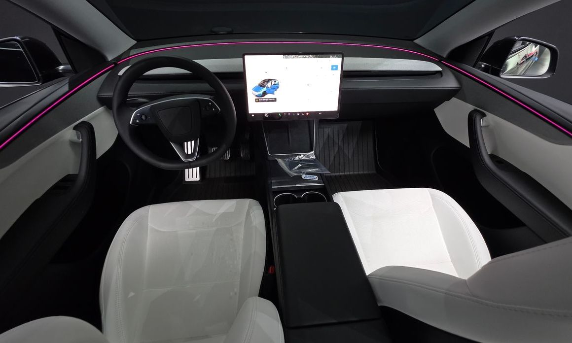 Tesla Model Y 2025
