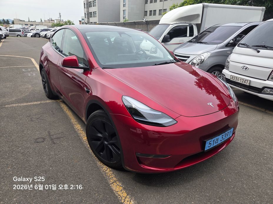 Tesla Model Y 2024