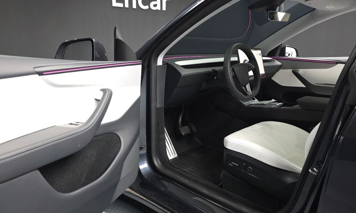 Tesla Model Y 2025