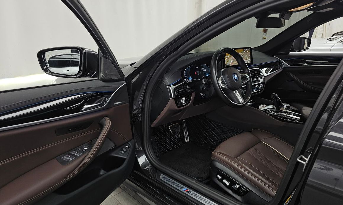 BMW 5-Series 2023