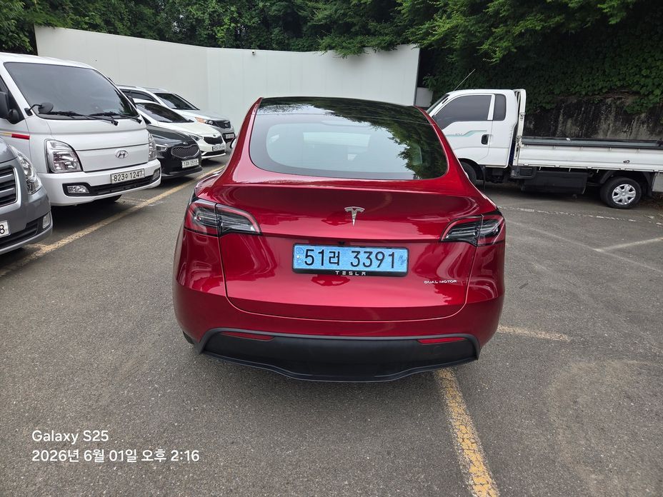 Tesla Model Y 2024