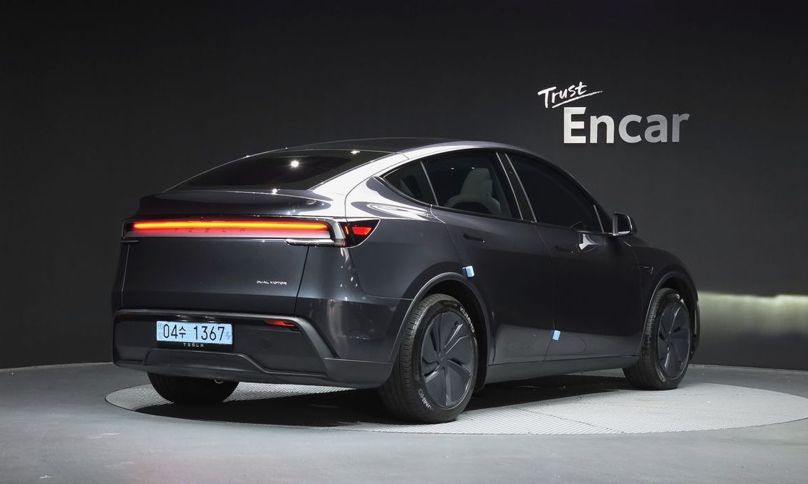 Tesla Model Y 2025