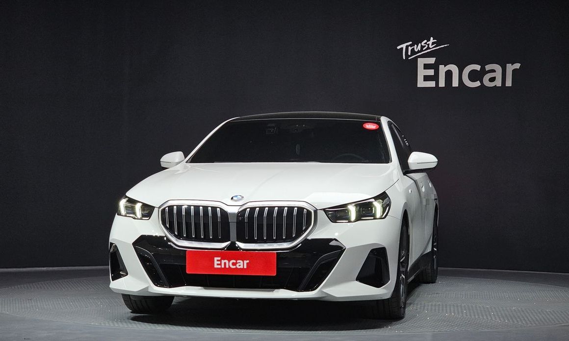 BMW 5-Series 2024