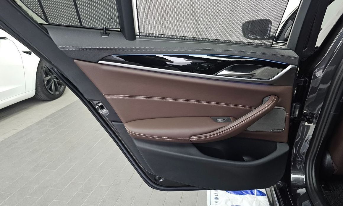 BMW 5-Series 2023