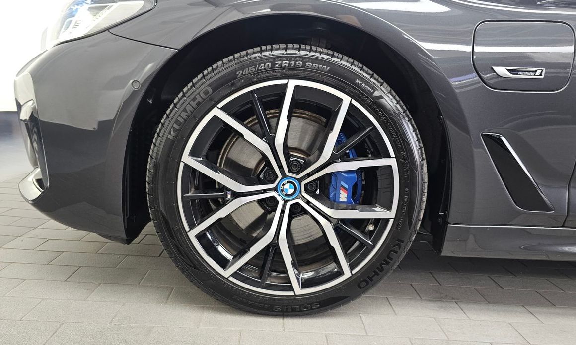 BMW 5-Series 2023