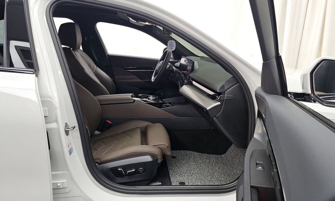 BMW 5-Series 2024