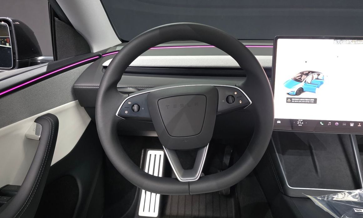 Tesla Model Y 2025