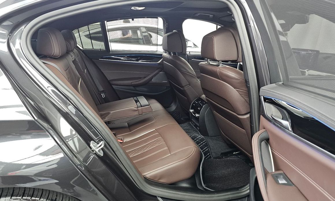 BMW 5-Series 2023