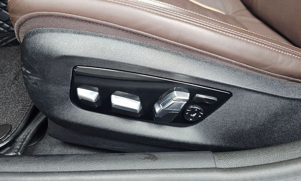 BMW 5-Series 2023
