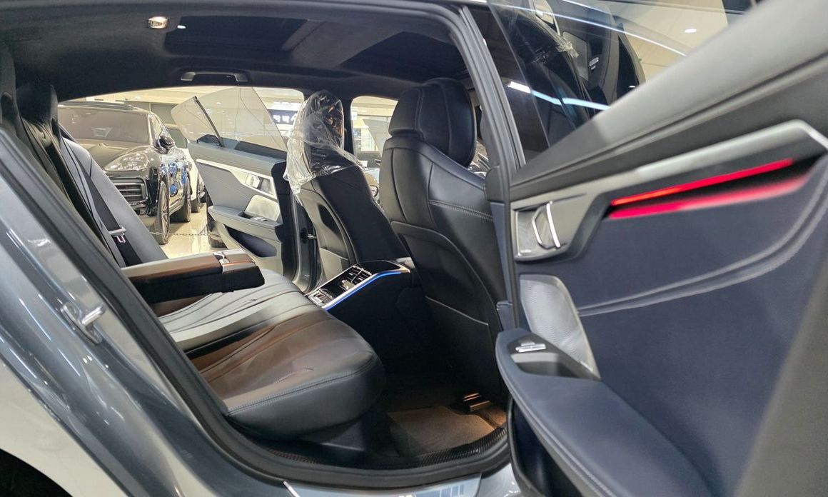 BMW 8-Series 2024