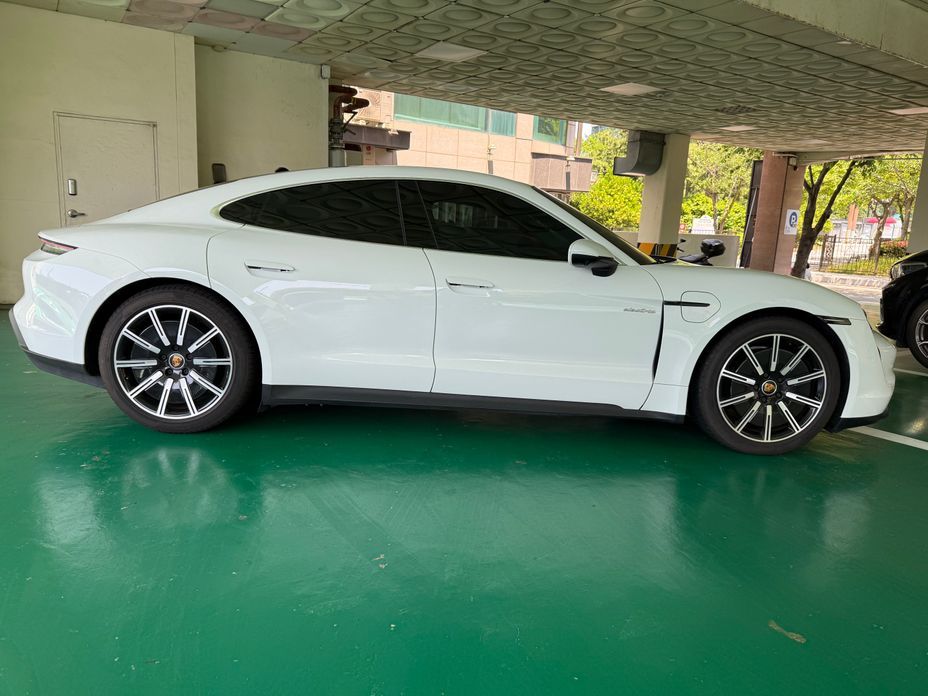 Porsche Taycan 2021