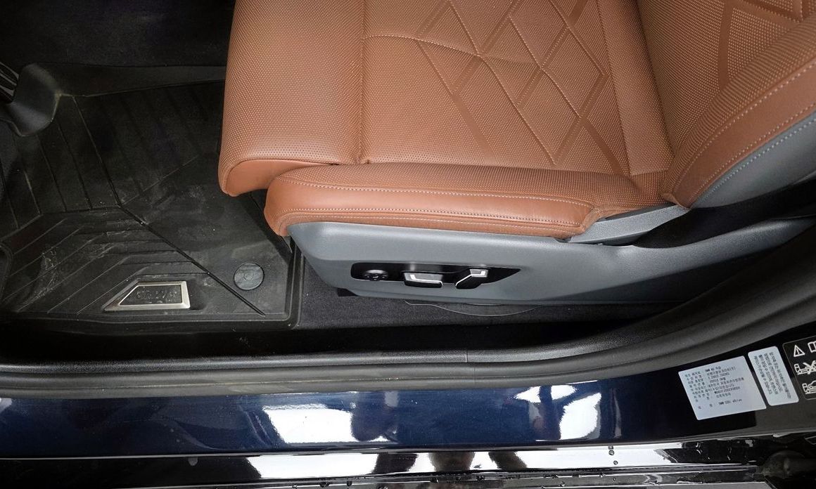 BMW 5-Series 2025