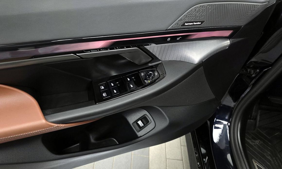 BMW 5-Series 2025