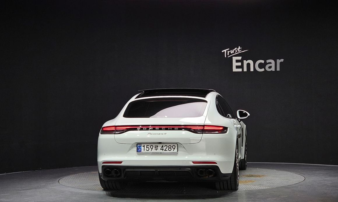 Porsche Panamera 2023