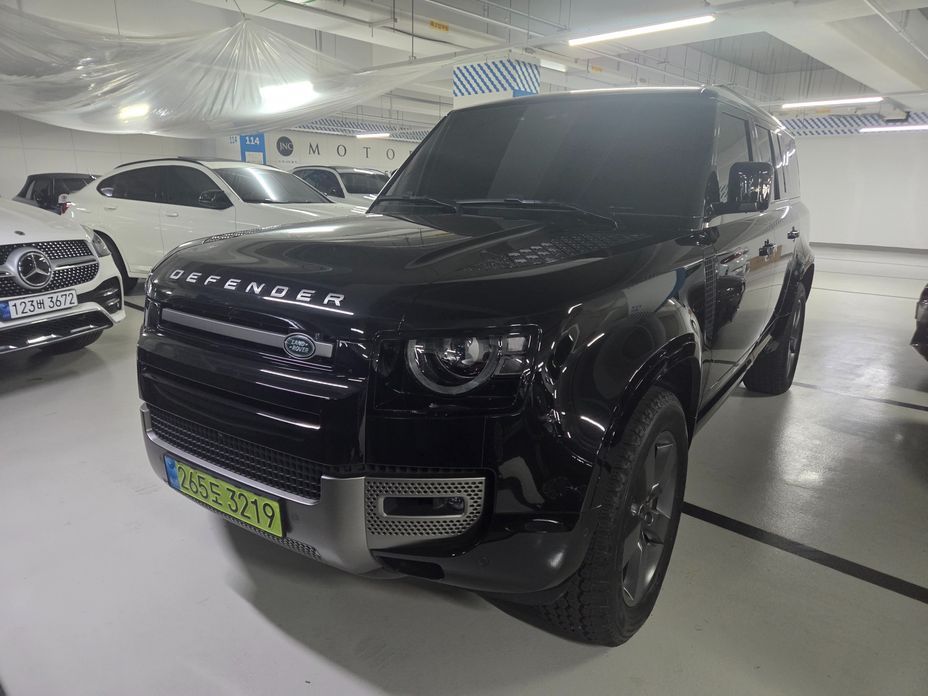 Land Rover Defender 2025
