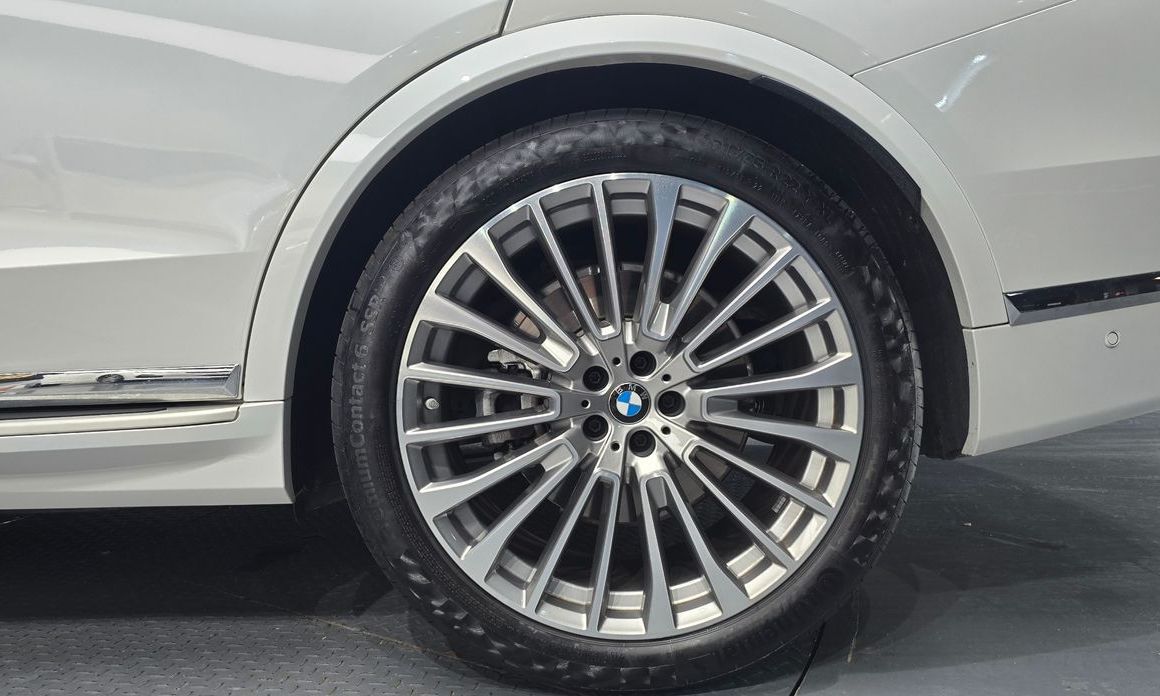 BMW X7 2025