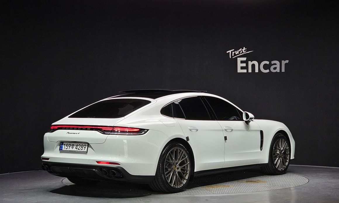 Porsche Panamera 2023
