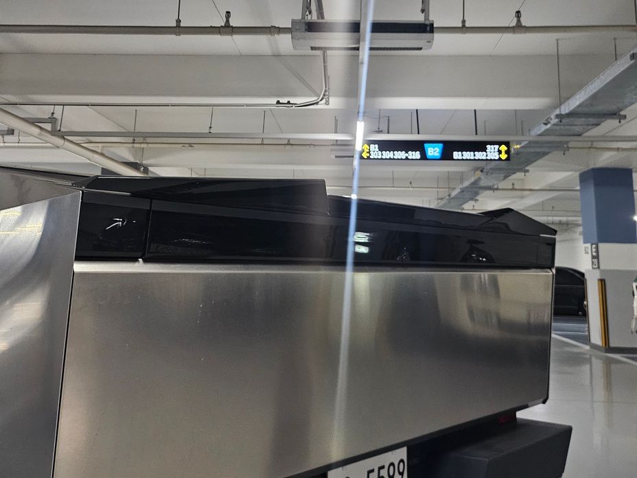 Tesla Cybertruck 2025