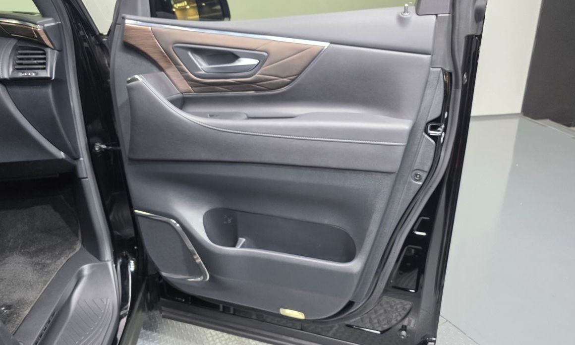 Toyota Alphard 2024