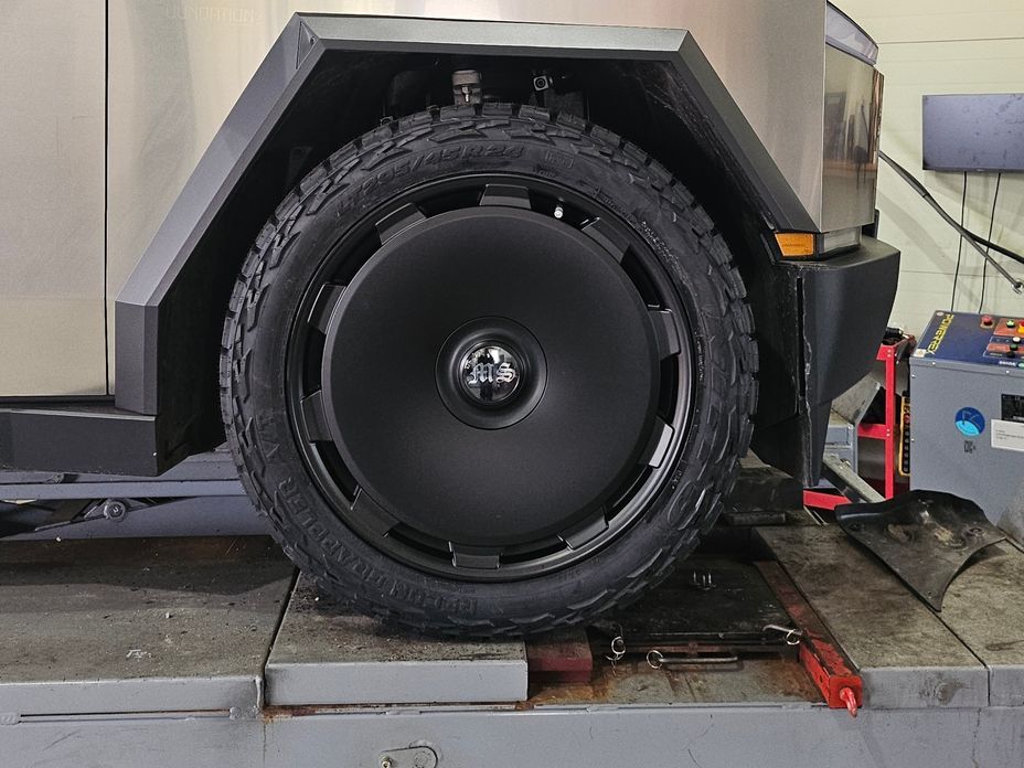 Tesla Cybertruck 2025
