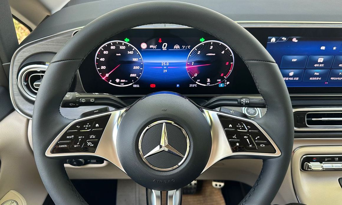 Mercedes-Benz V-Class 2025