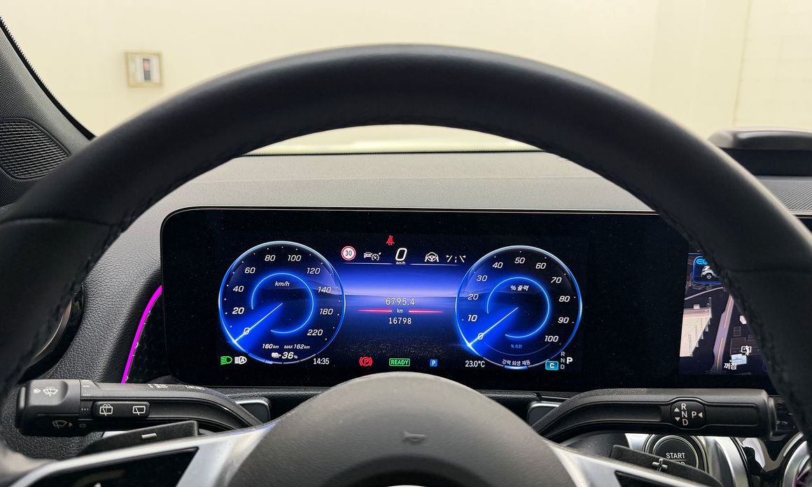 Mercedes-Benz EQB 2026