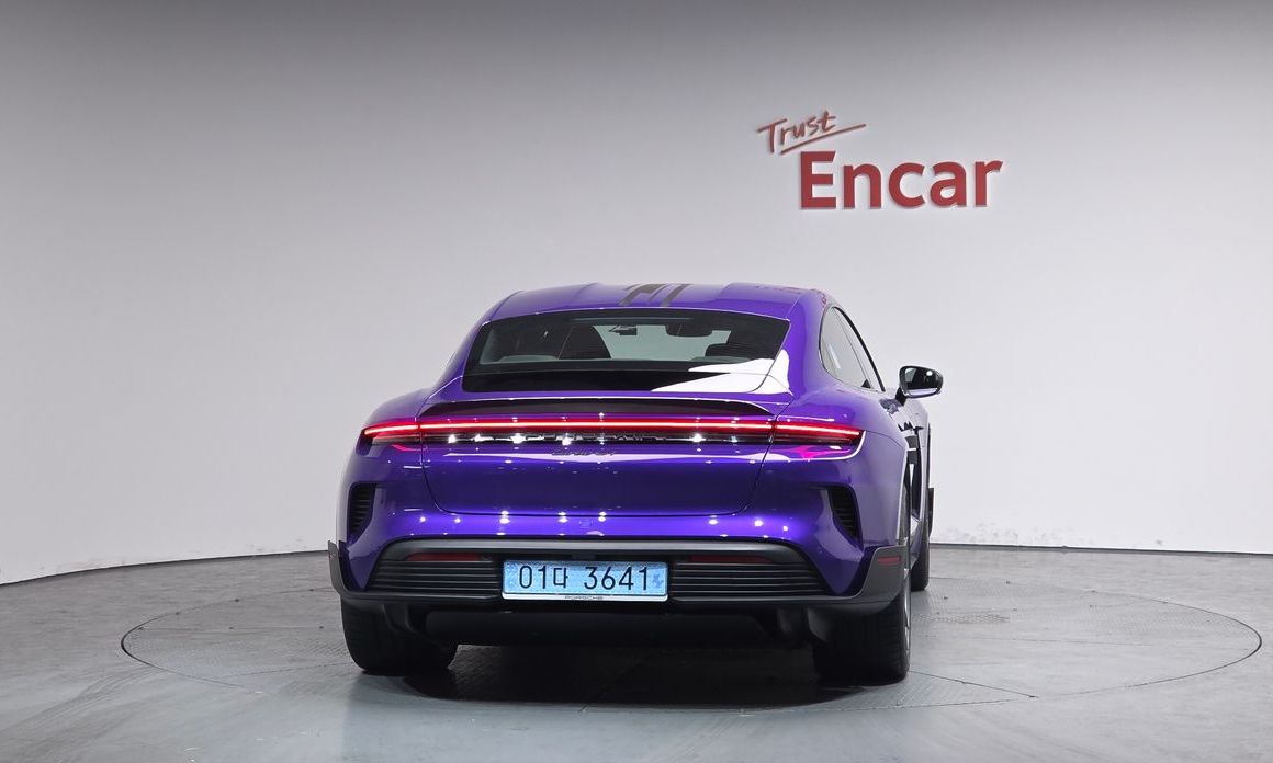 Porsche Taycan 2025
