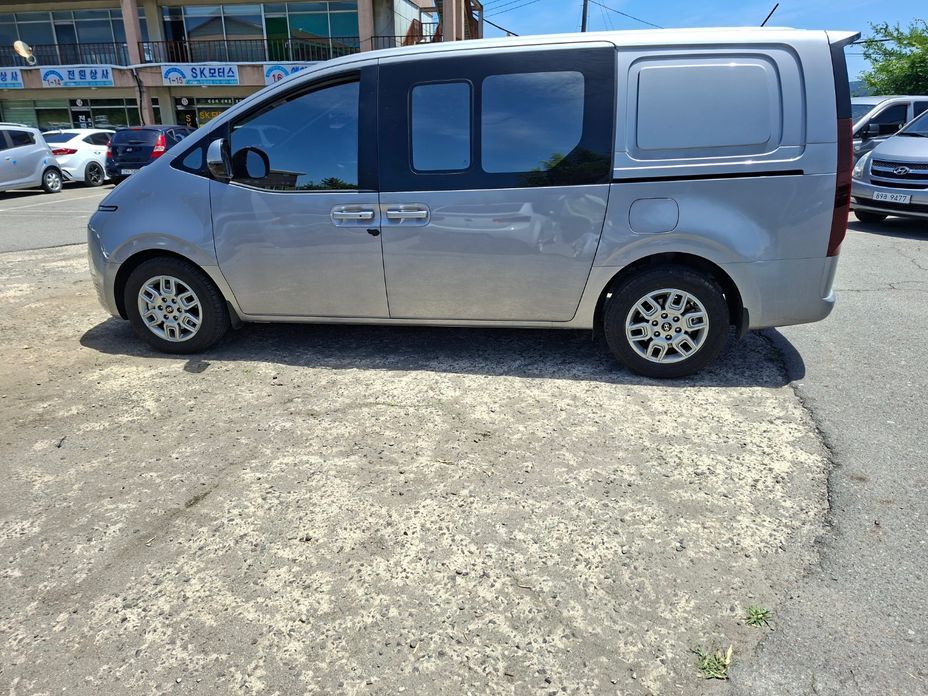 Hyundai Staria 2025