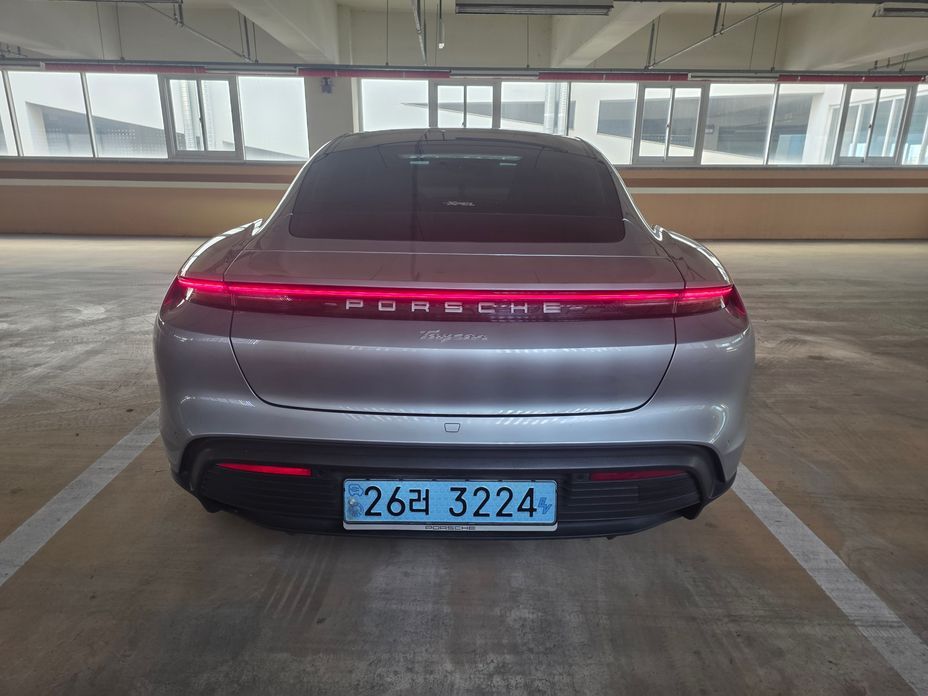 Porsche Taycan 2022