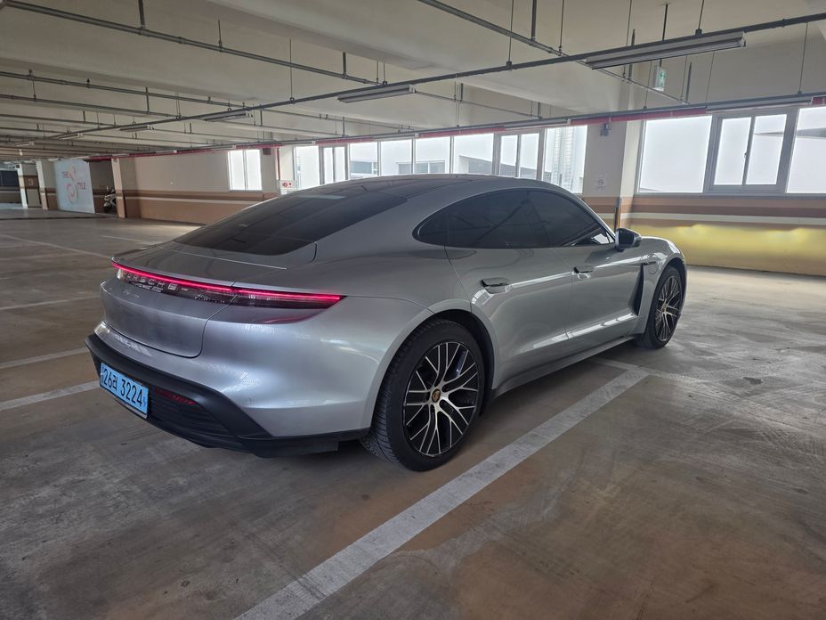Porsche Taycan 2022