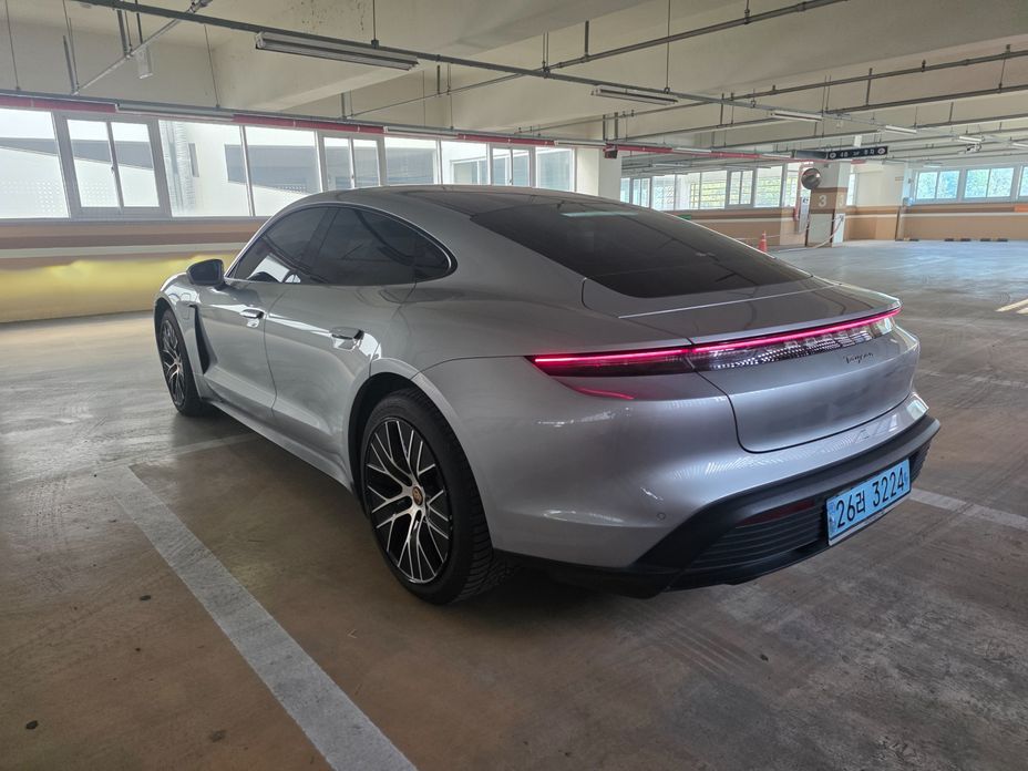 Porsche Taycan 2022