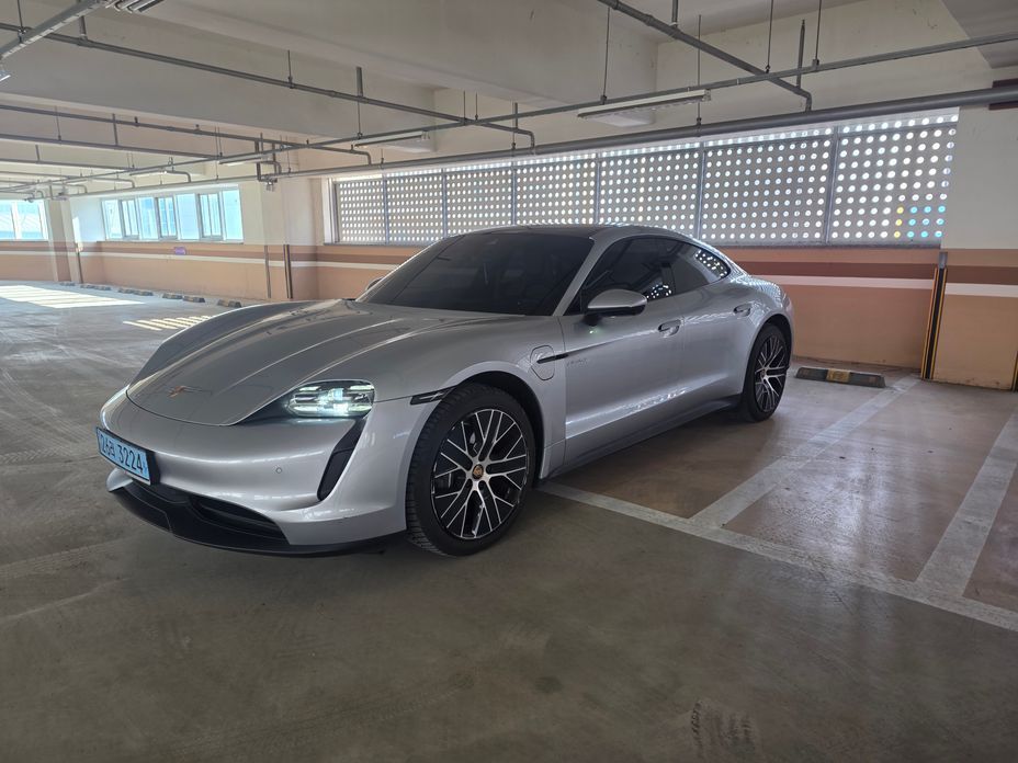 Porsche Taycan 2022