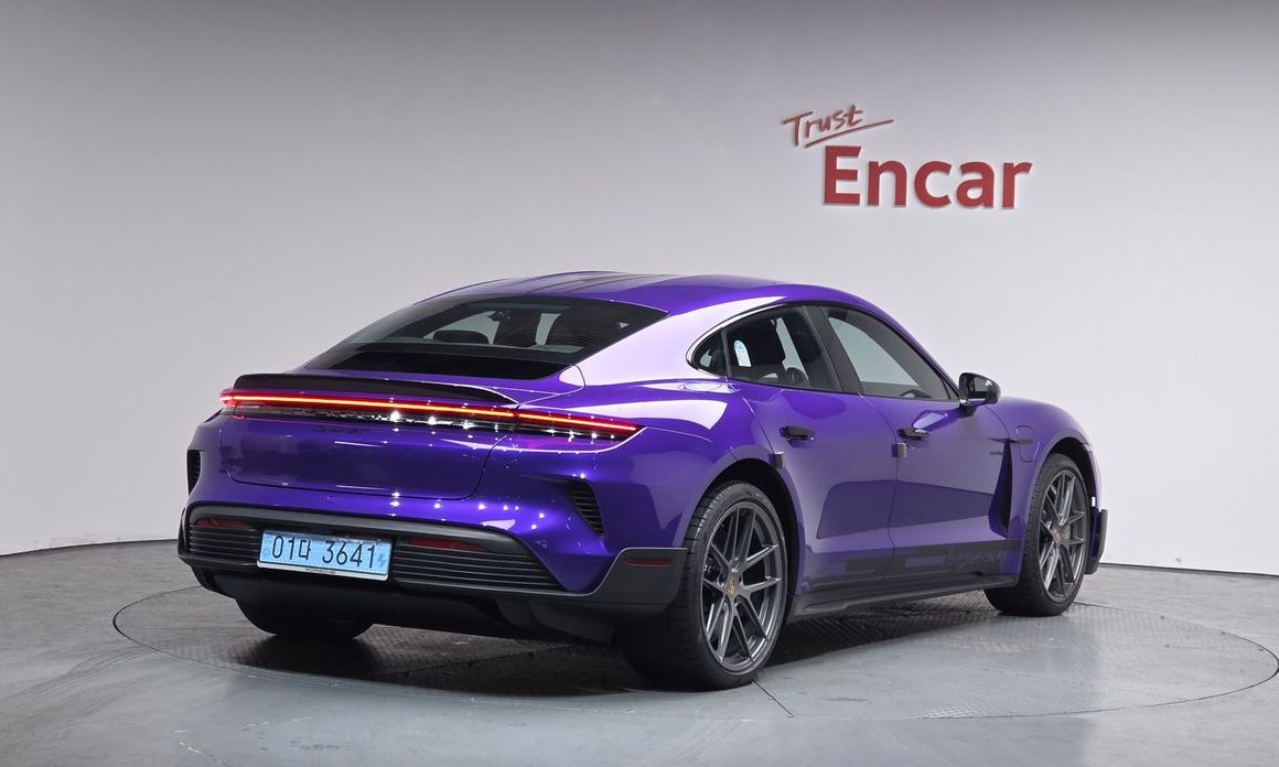 Porsche Taycan 2025