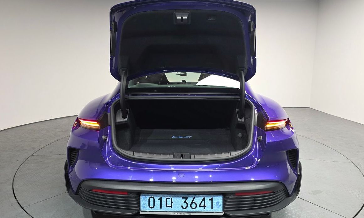 Porsche Taycan 2025