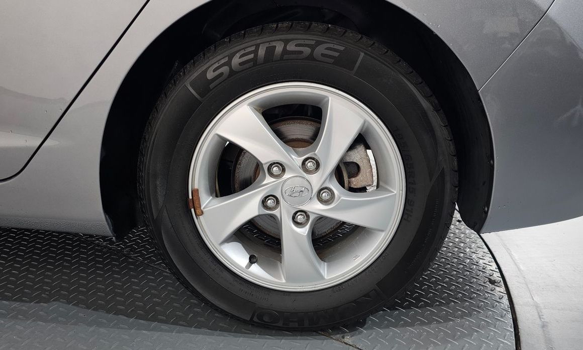 Hyundai AVANTE 2012
