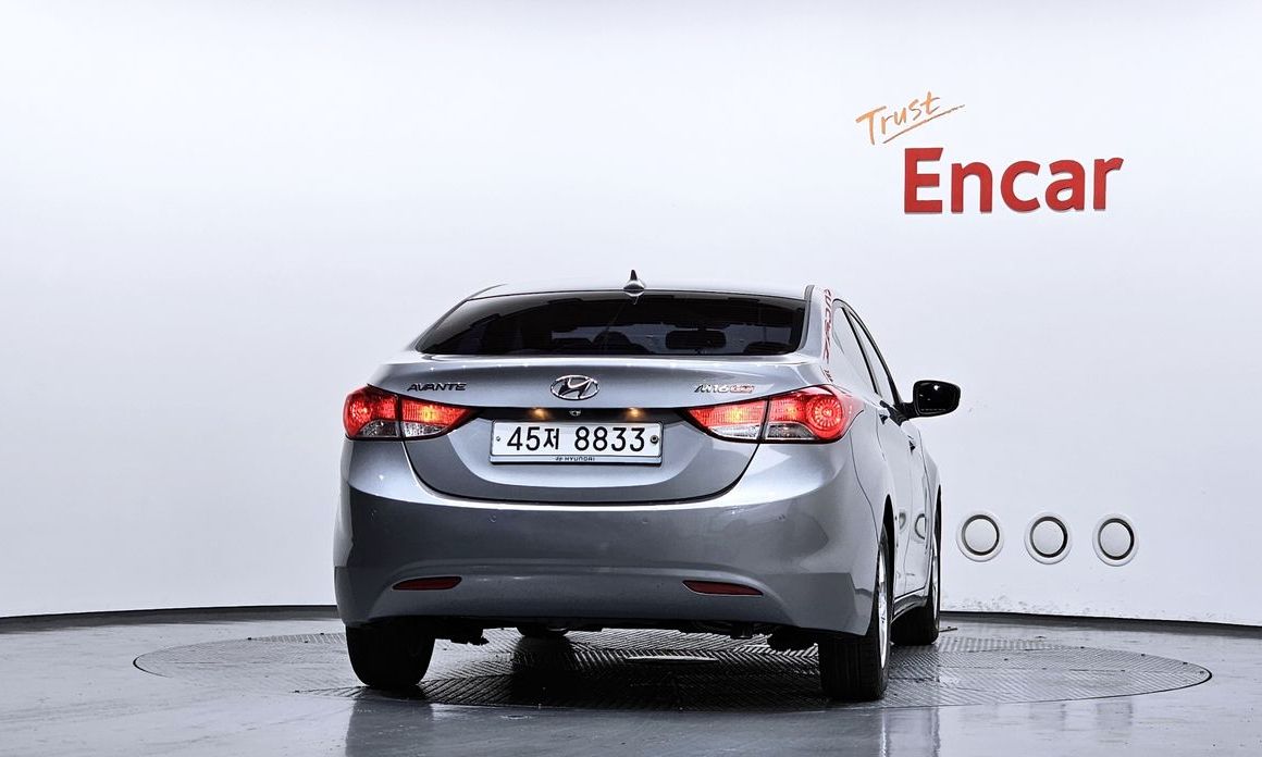 Hyundai AVANTE 2012