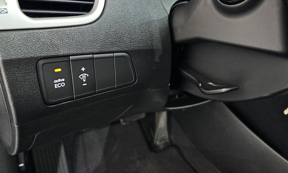 Hyundai AVANTE 2012