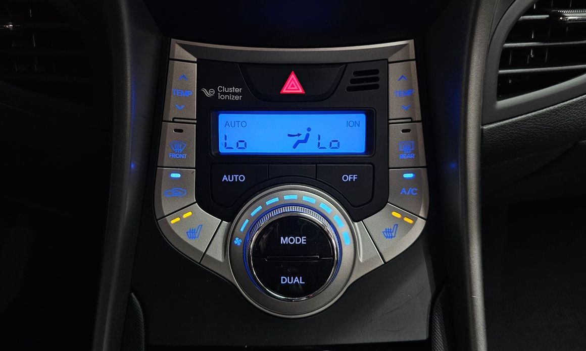 Hyundai AVANTE 2012