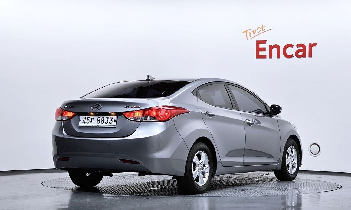 Hyundai AVANTE 2012