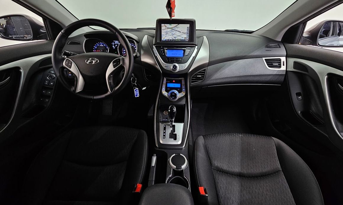Hyundai AVANTE 2012
