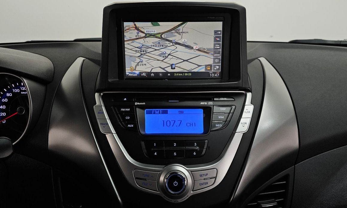 Hyundai AVANTE 2012