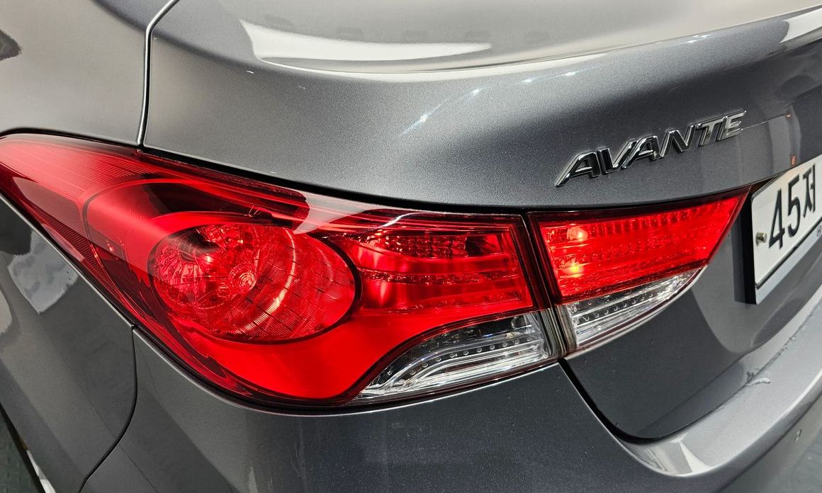 Hyundai AVANTE 2012