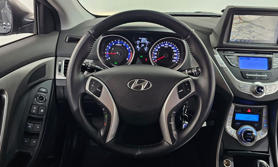 Hyundai AVANTE 2012