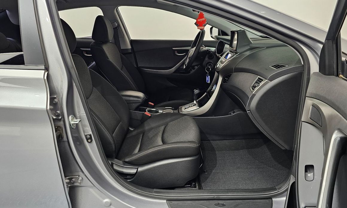 Hyundai AVANTE 2012