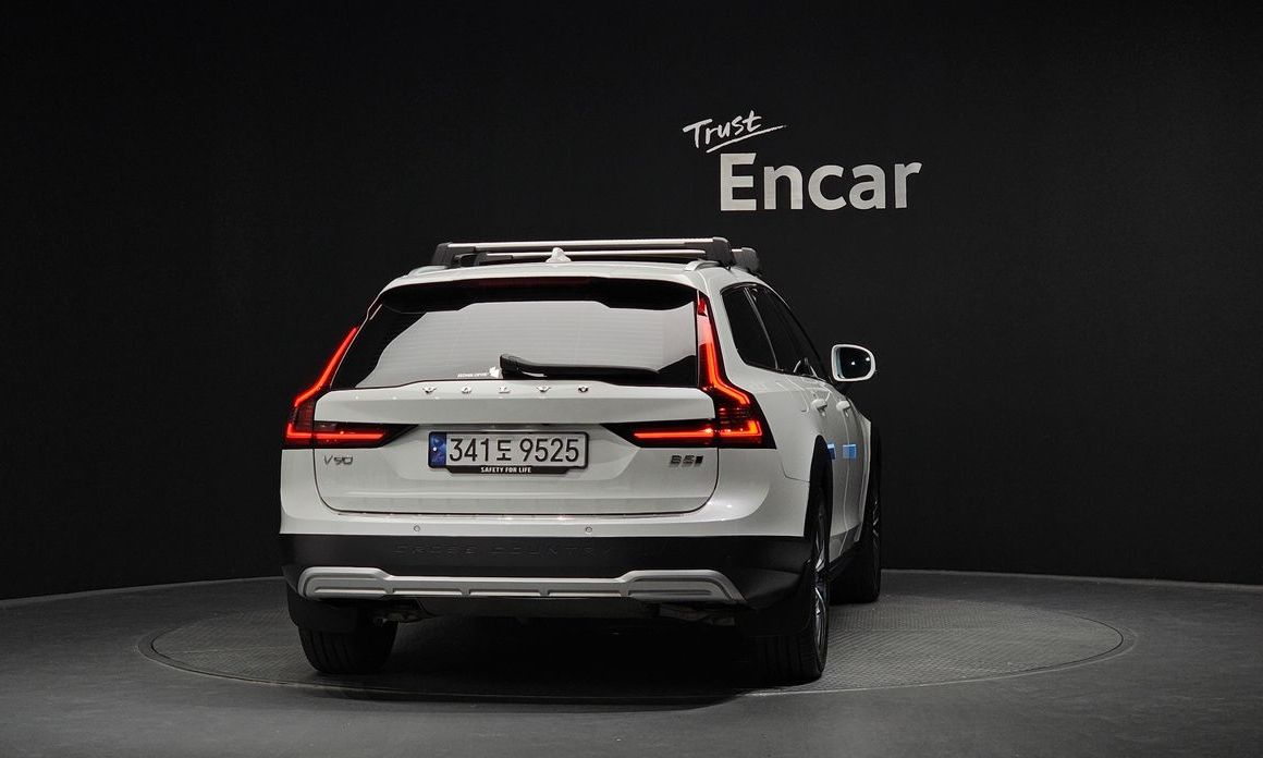 Volvo V90 2023