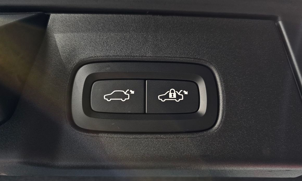 Volvo V90 2023