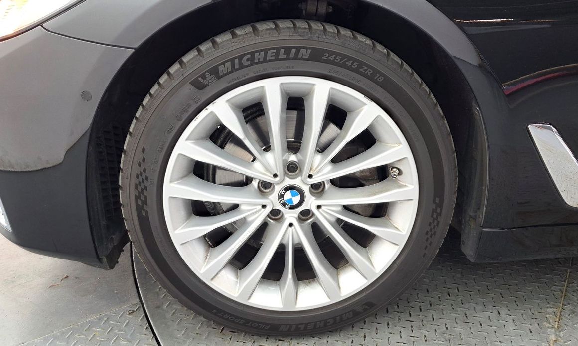 BMW 5-Series 2022