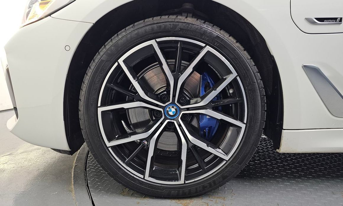 BMW 5-Series 2022