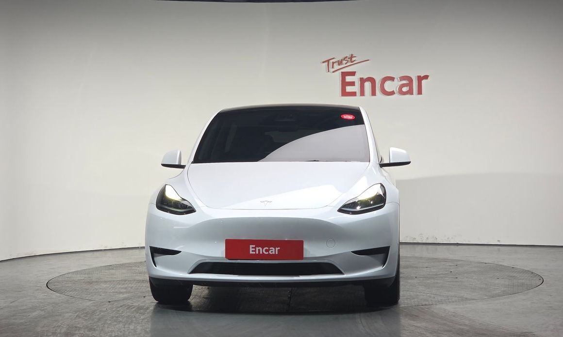 Tesla Model Y 2024