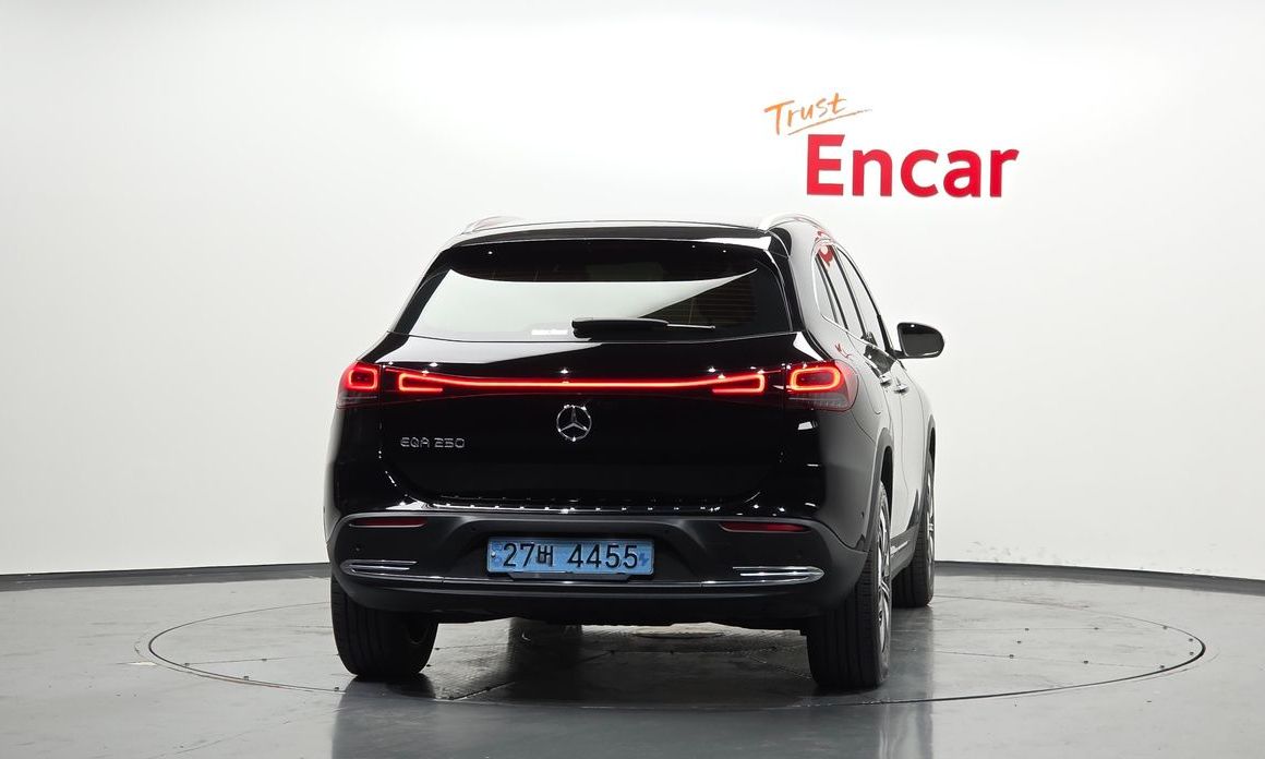 Mercedes-Benz EQA 2021